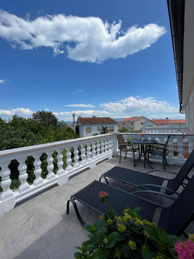Apartments Ostojic Krk Town Luaran gambar