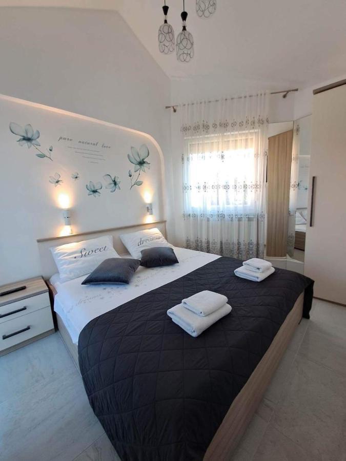 Apartments Ostojic Krk Town Luaran gambar