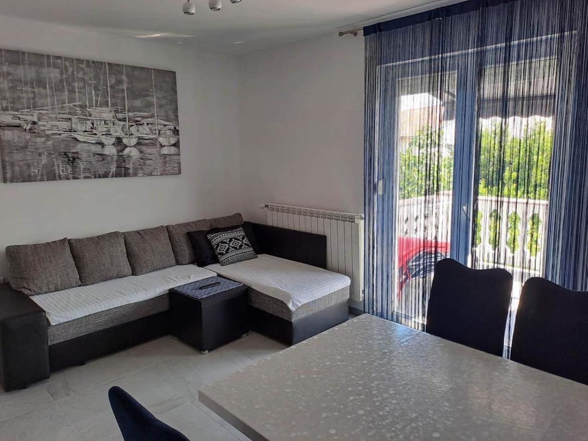 Apartments Ostojic Krk Town Luaran gambar