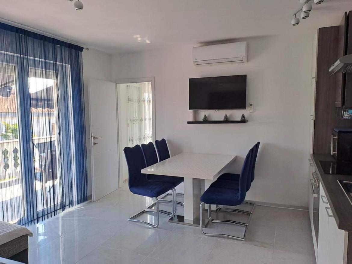 Apartments Ostojic Krk Town Luaran gambar