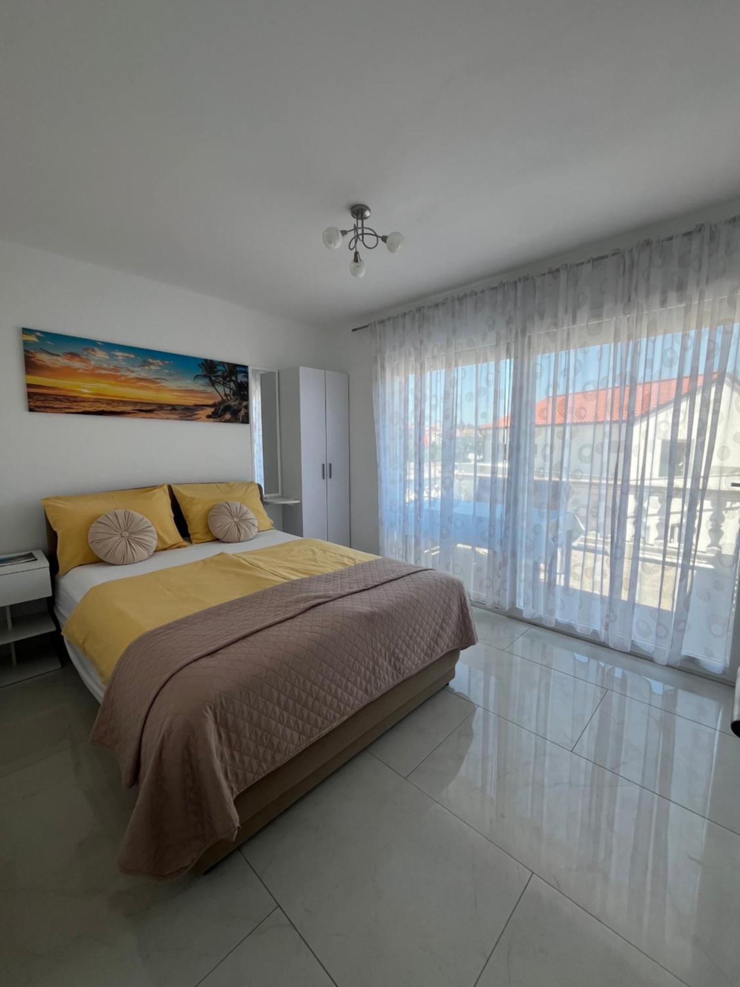 Apartments Ostojic Krk Town Luaran gambar