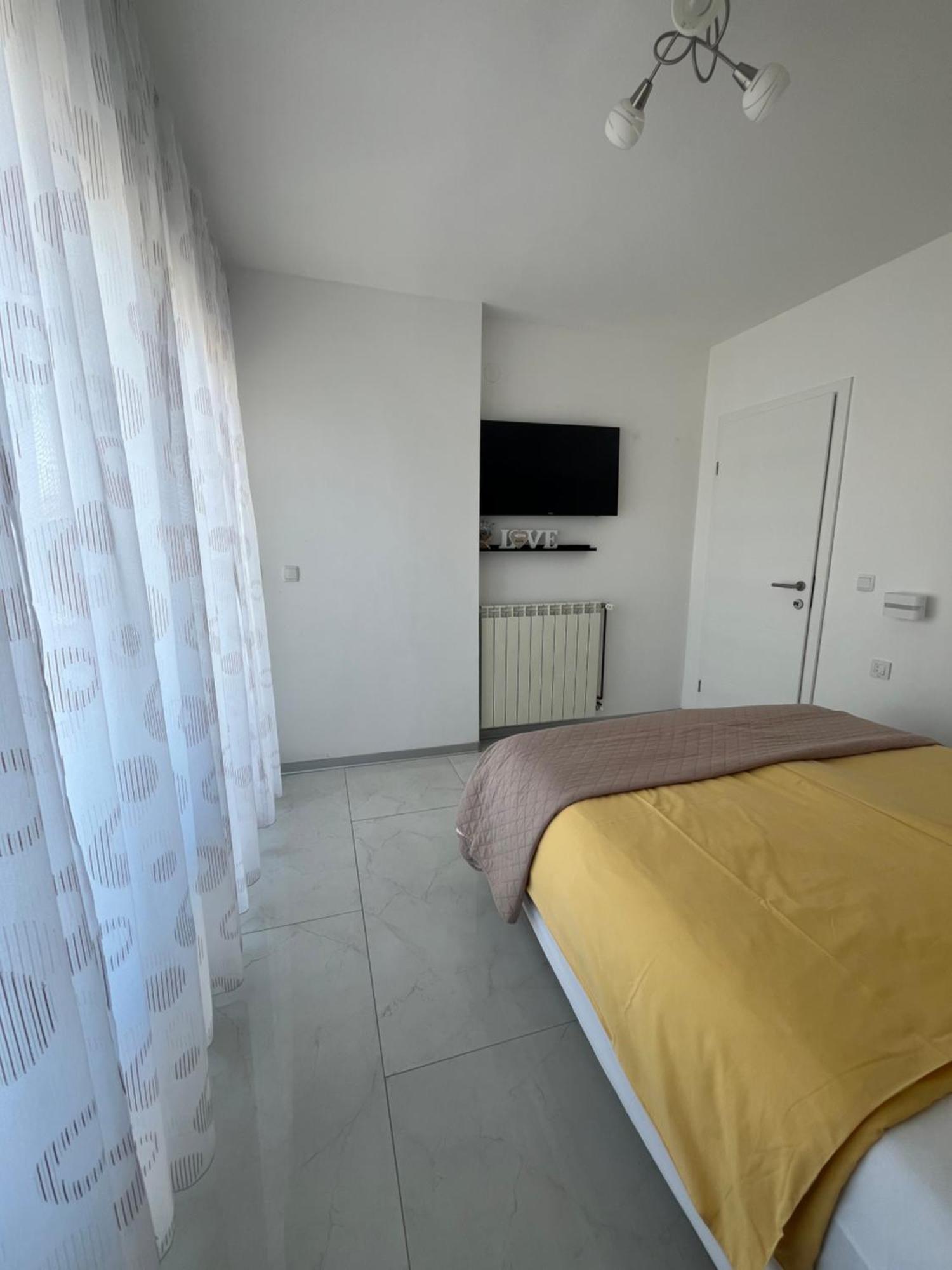 Apartments Ostojic Krk Town Luaran gambar