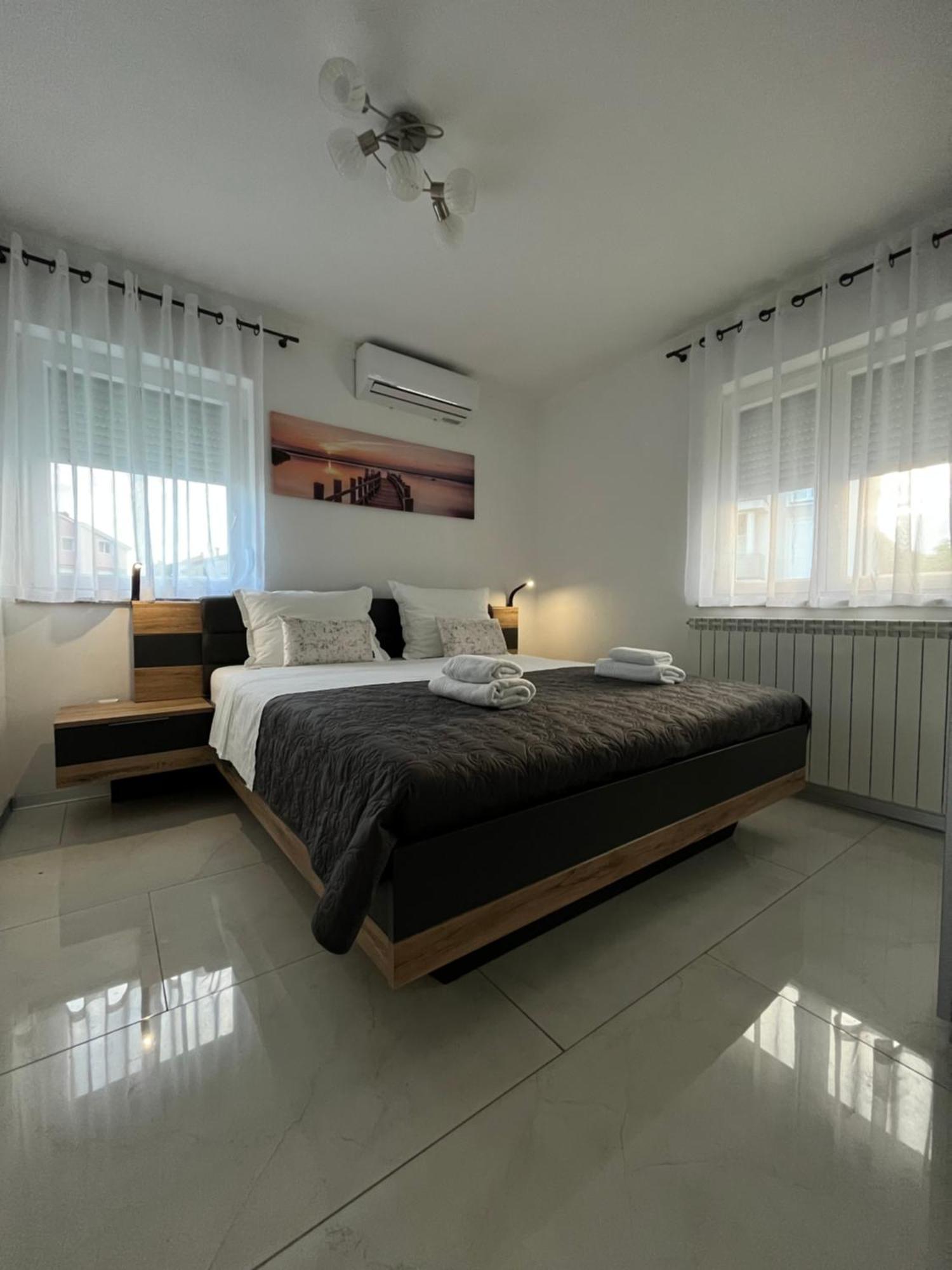 Apartments Ostojic Krk Town Luaran gambar