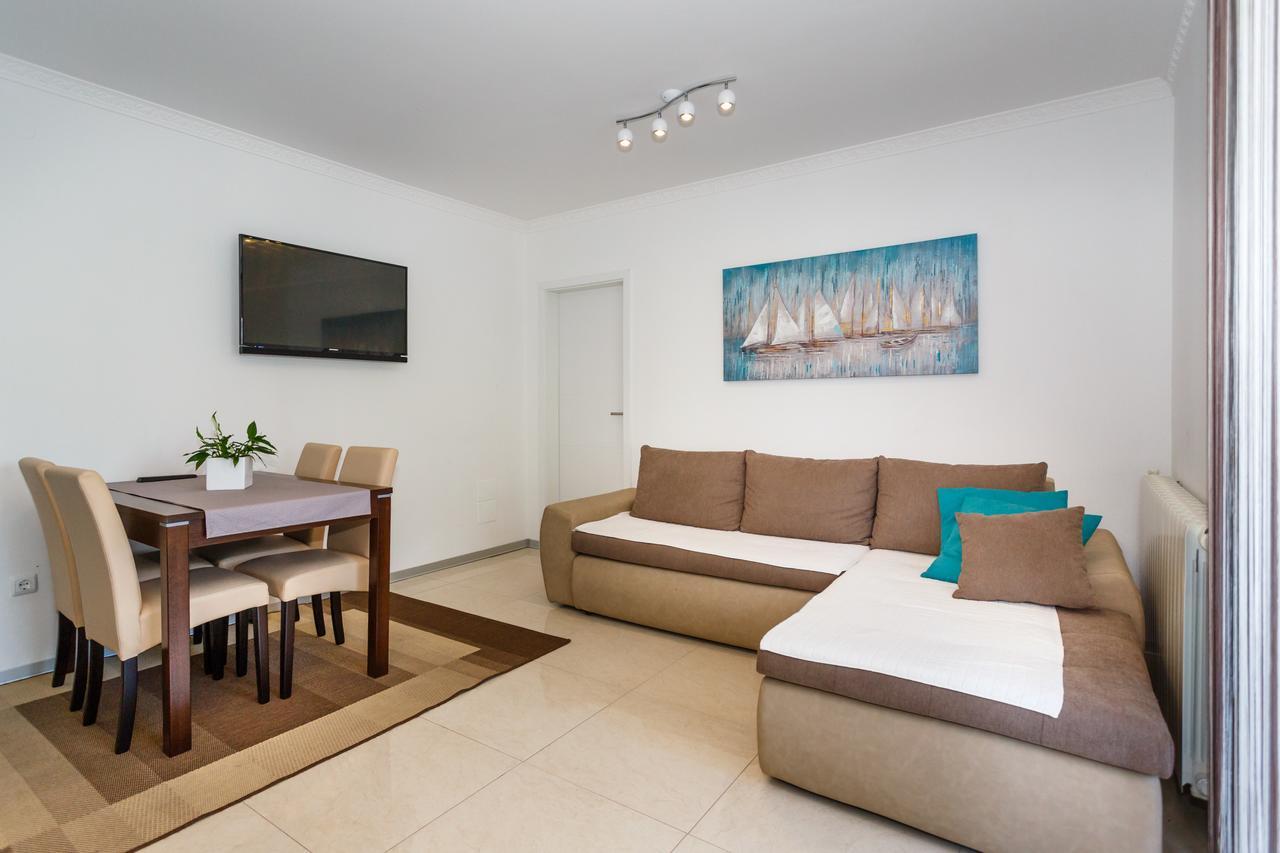 Apartments Ostojic Krk Town Luaran gambar