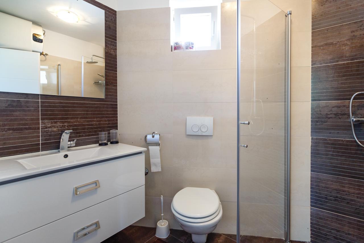 Apartments Ostojic Krk Town Luaran gambar